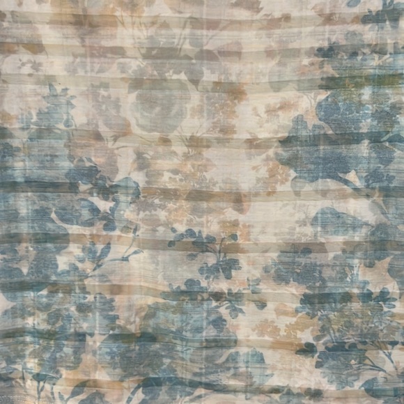 Pretty long sleeved top - Picture 3 of 8